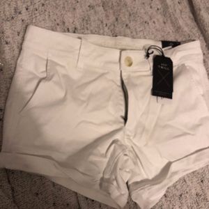 White American Eagle Midi Low Rise Shorts